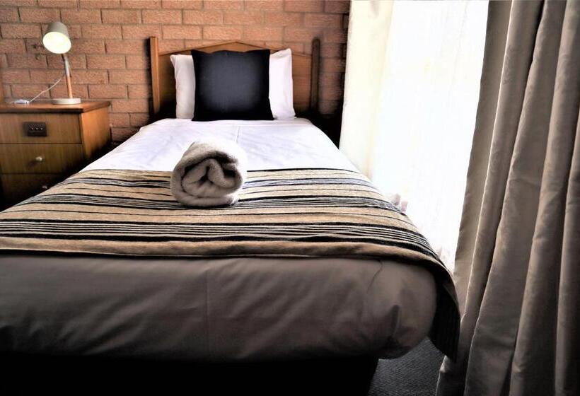 اتاق خانوادگی, Golden Chain Aalana Motor Inn