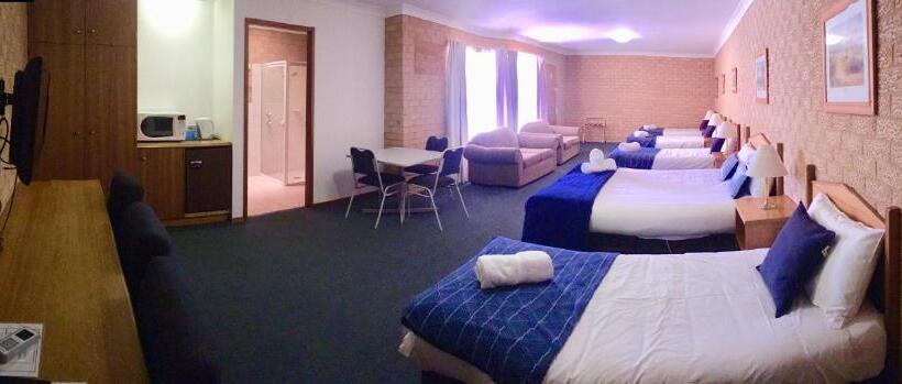 اتاق خانوادگی, Golden Chain Aalana Motor Inn