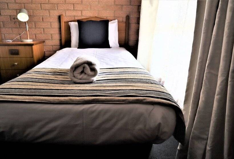 اتاق خانوادگی, Golden Chain Aalana Motor Inn