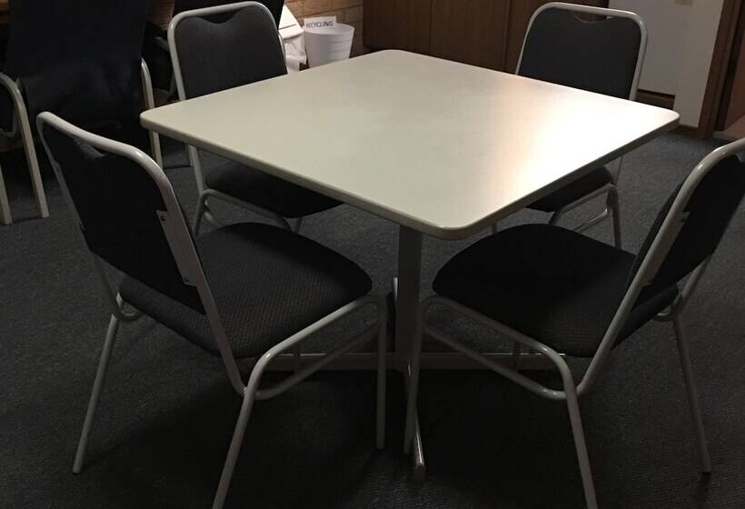 اتاق خانوادگی, Golden Chain Aalana Motor Inn