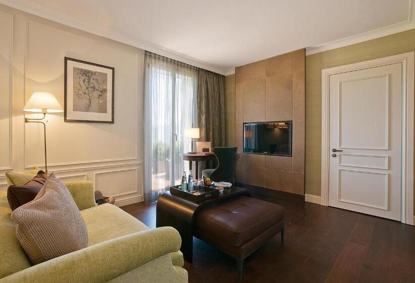 غرفة سوبيريور إطلالة على البحيرة, Villa Honegg