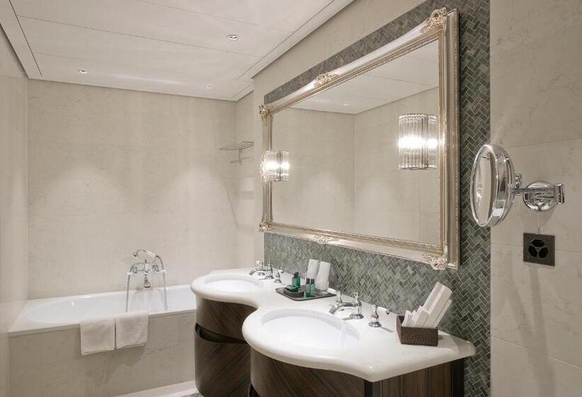 جناح جونيور مطل علي البحيرة, Villa Honegg