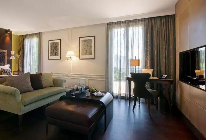 Superior room with lake view, Villa Honegg
