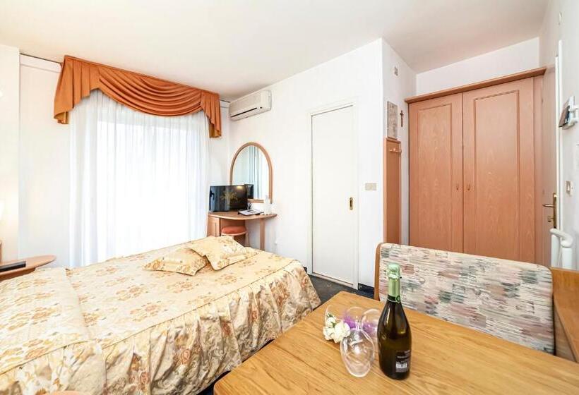 اتاق ساده سه نفره, Villa Luisa