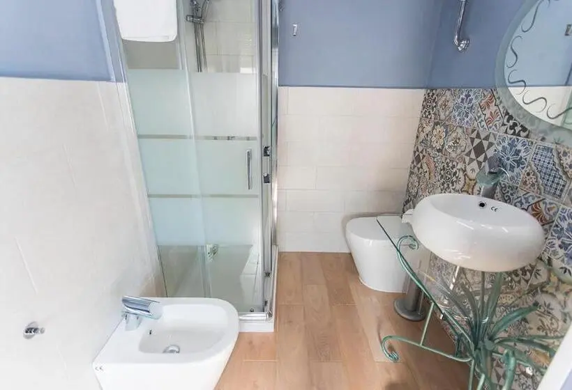 اتاق استاندارد سه نفره, Relais Garibaldi