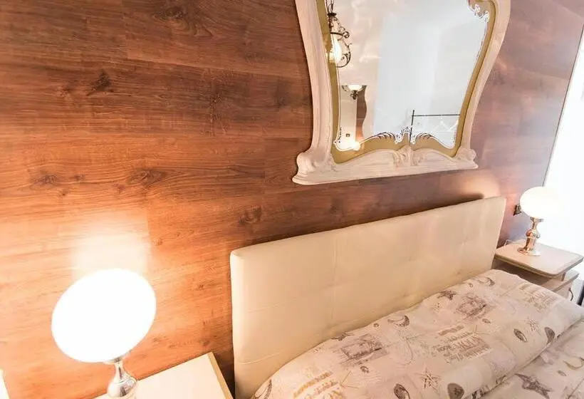 اتاق استاندارد سه نفره, Relais Garibaldi