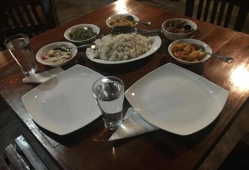 スタンダードルーム, Sinharaja Tour Hostel