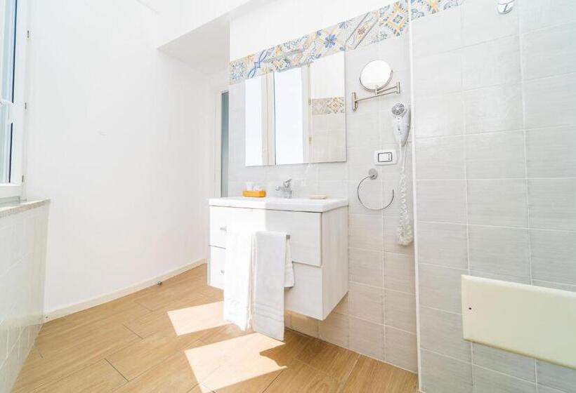 キングサイズベッドのスタンダードルーム, Frennesia Amalfi Coast