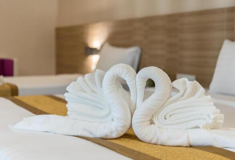 غرفة ديلوكس ثلاثية, Paragon Grand Resort