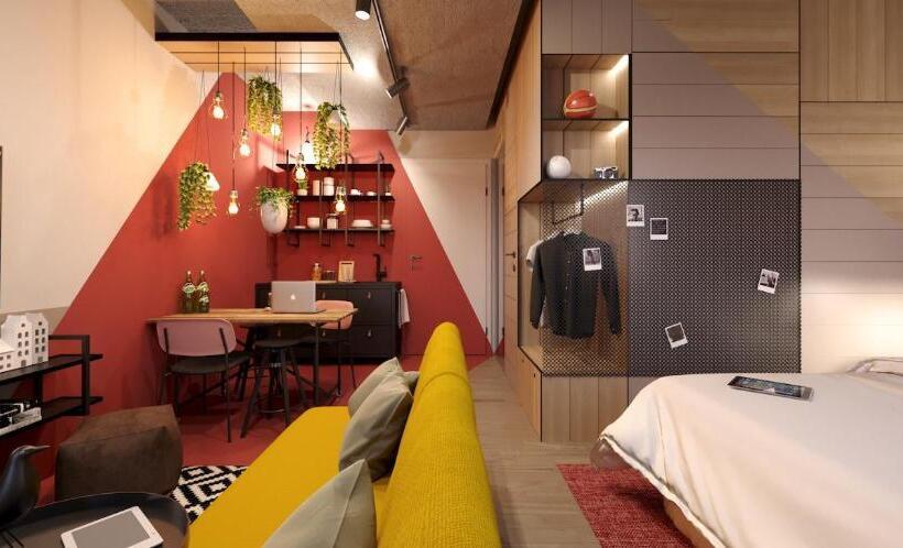 سوییت لوکس, Via Suites