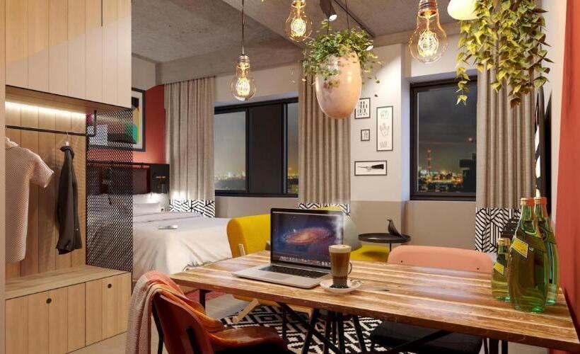 سوییت لوکس, Via Suites