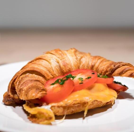 سوییت لوکس, Via Suites