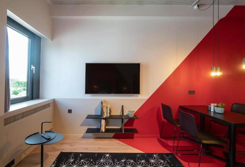 سوییت لوکس, Via Suites