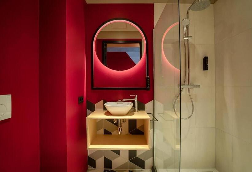 سوییت لوکس, Via Suites