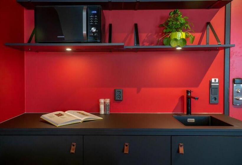 سوییت لوکس, Via Suites