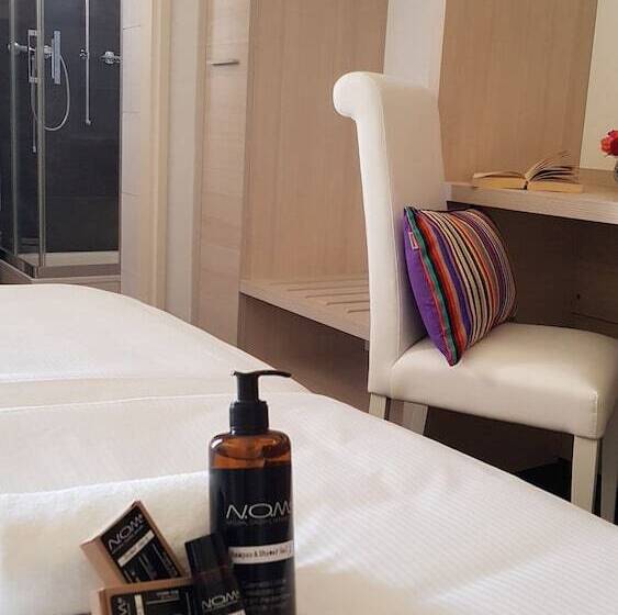 اتاق استاندارد با چشمانداز دریاچه, @ Home Hotel Locarno