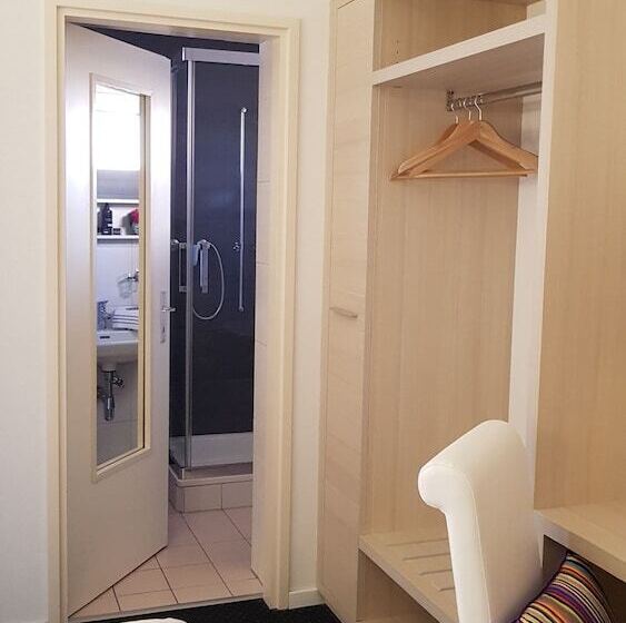 اتاق استاندارد با چشم‌انداز دریاچه, @ Home Hotel Locarno