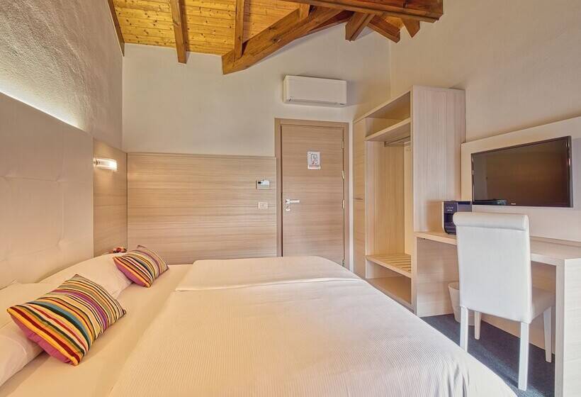 اتاق استاندارد با چشمانداز دریاچه, @ Home Hotel Locarno