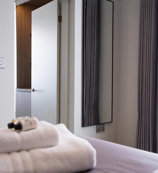 غرفة عائلية, The Cae Mor