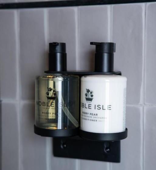 غرفة عائلية, The Cae Mor