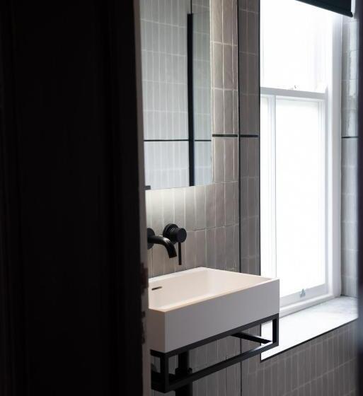 غرفة عائلية, The Cae Mor