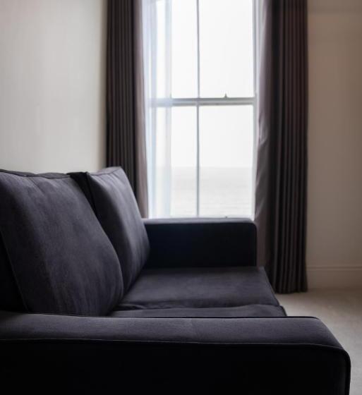 غرفة عائلية, The Cae Mor