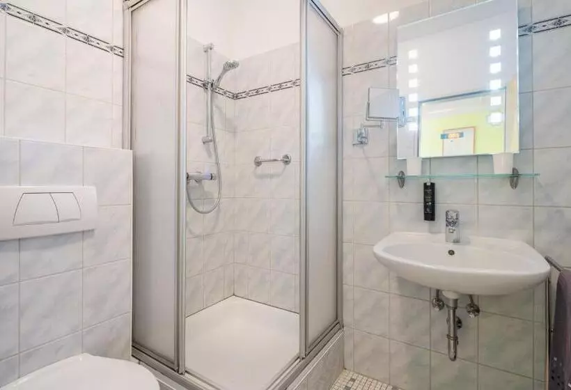 Standard Triple Room, Heidehotel Bockelmann