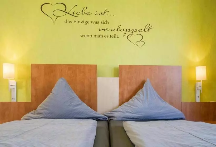 Standard Triple Room, Heidehotel Bockelmann