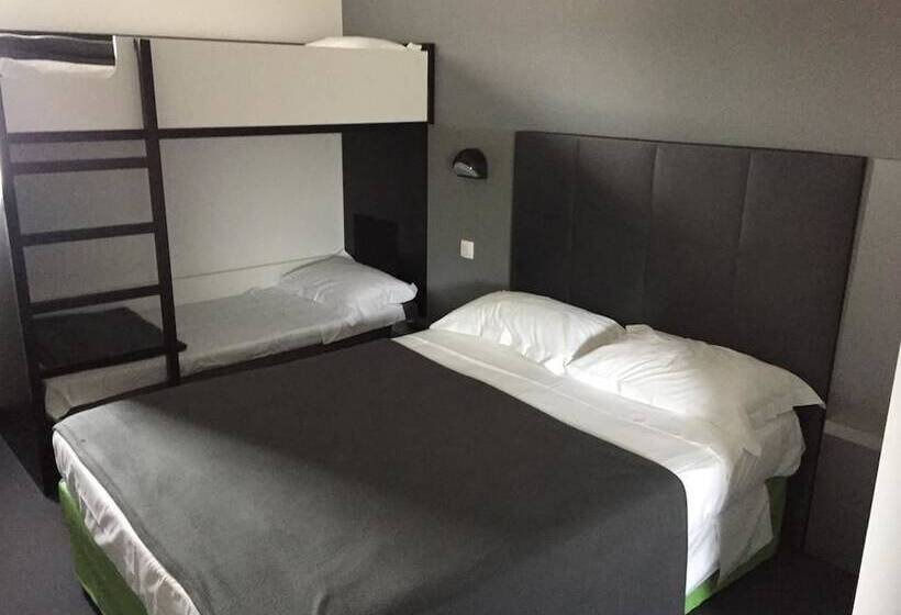 חדר משפחתי, Brit Hotel Marvejols