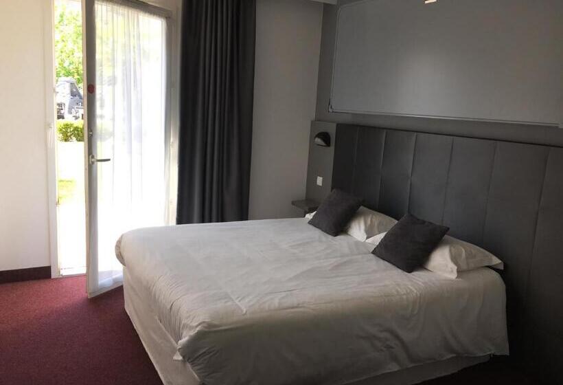 חדר סטנדרט לשלושה, Brit Hotel Marvejols