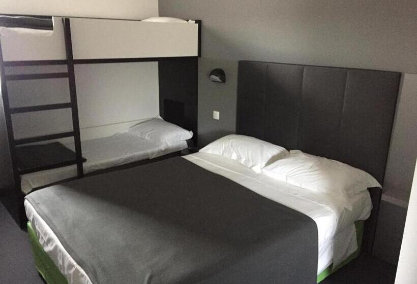 חדר משפחתי, Brit Hotel Marvejols