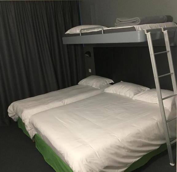 חדר משפחתי, Brit Hotel Marvejols