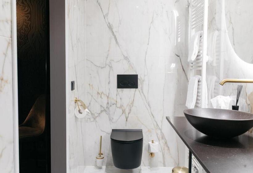 اتاق لوکس, Britannique