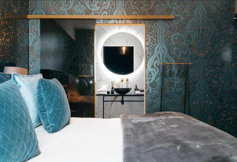 Номер Deluxe, Britannique