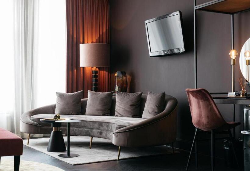 سوییت جونیور, Britannique