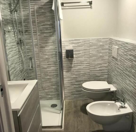 חדר סטנדרט לשלושה, Chacaril