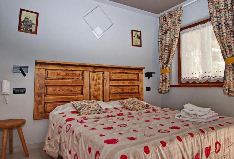 חדר סטנדרט לארבעה, Chacaril