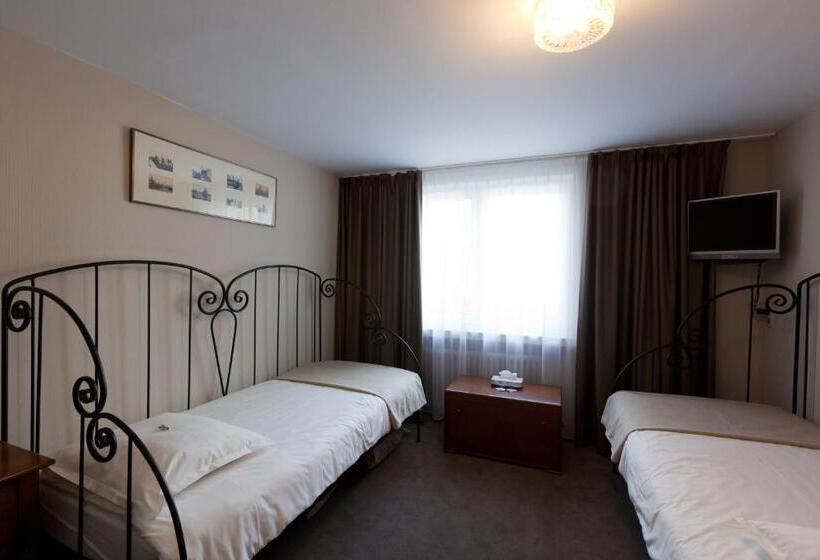 סוויטה משפחתית, De Hofkamers