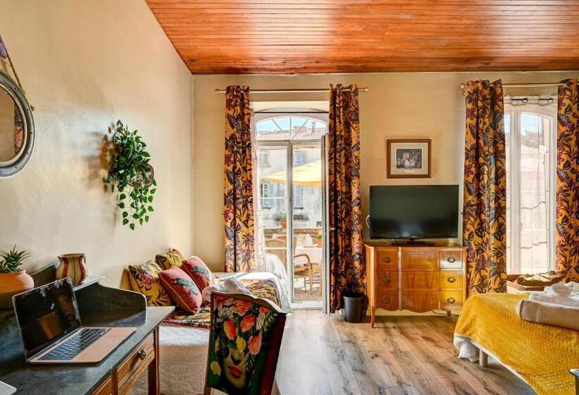 프레스티지 트리플 룸, Des Artistes