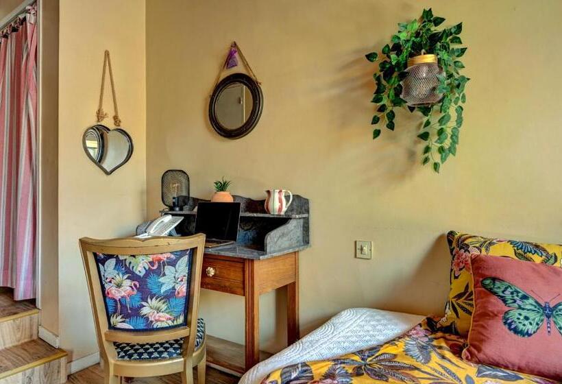 프레스티지 트리플 룸, Des Artistes