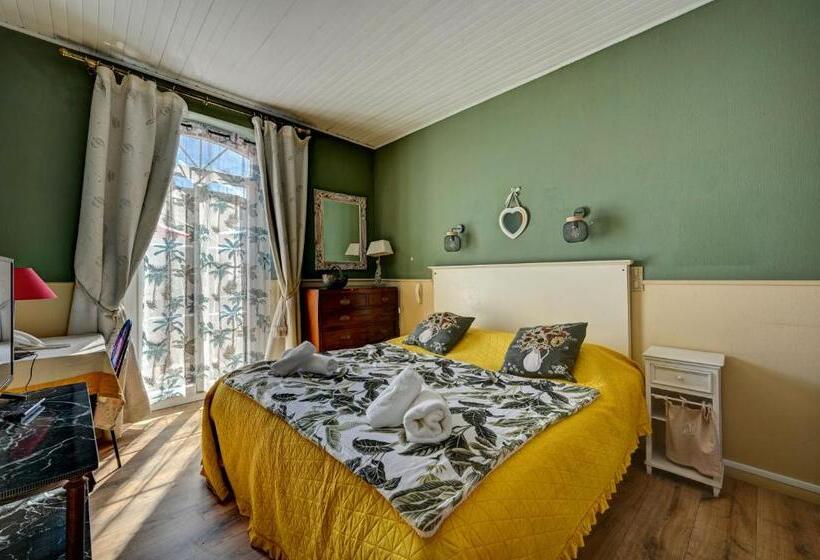 프레스티지 룸, Des Artistes