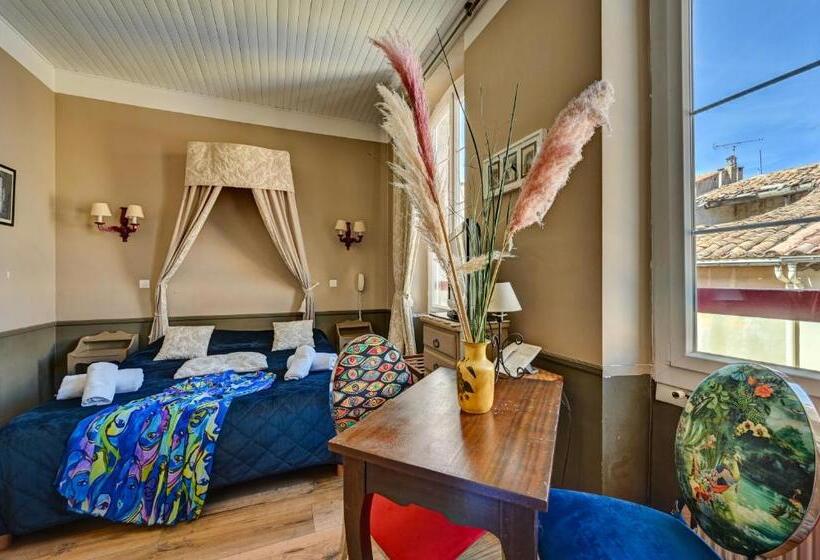 高级三人间, Des Artistes