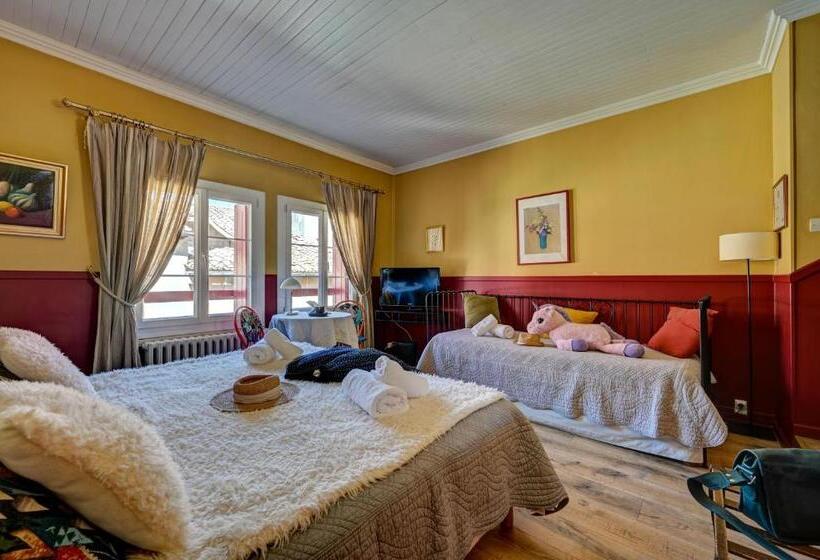 수피리어 트리플 룸, Des Artistes