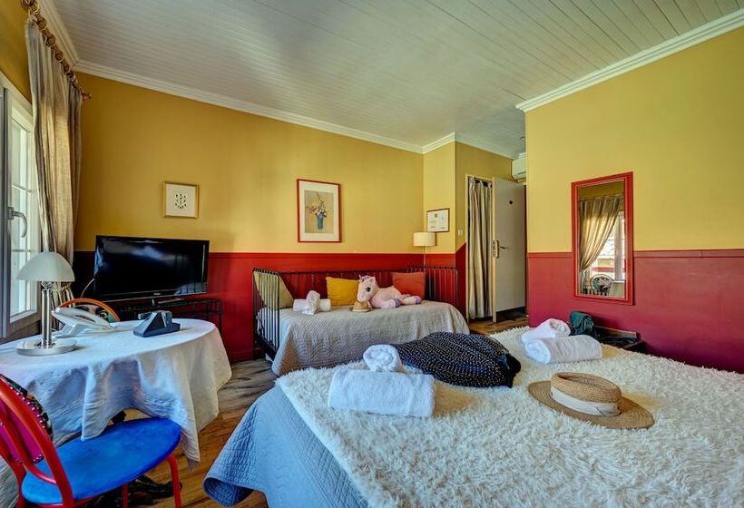 수피리어 트리플 룸, Des Artistes