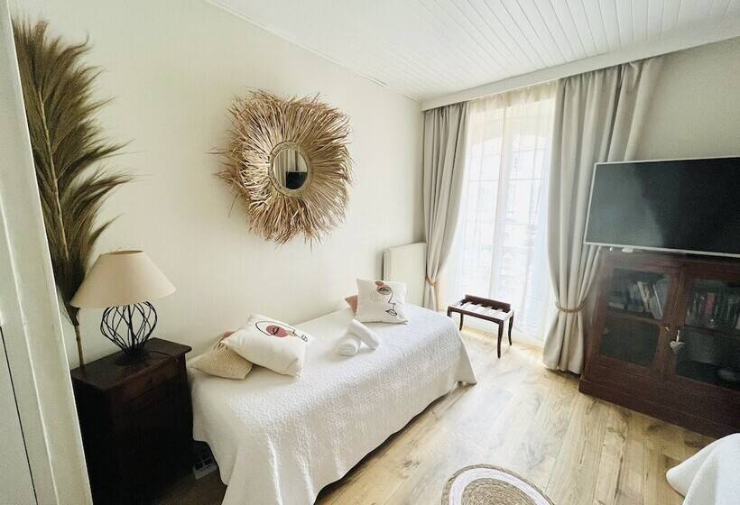 테라스 주니어 스위트, Des Artistes