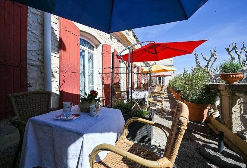 테라스 주니어 스위트, Des Artistes