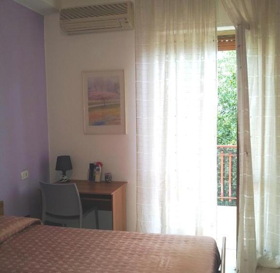 اتاق استاندارد با بالکن, Diavin