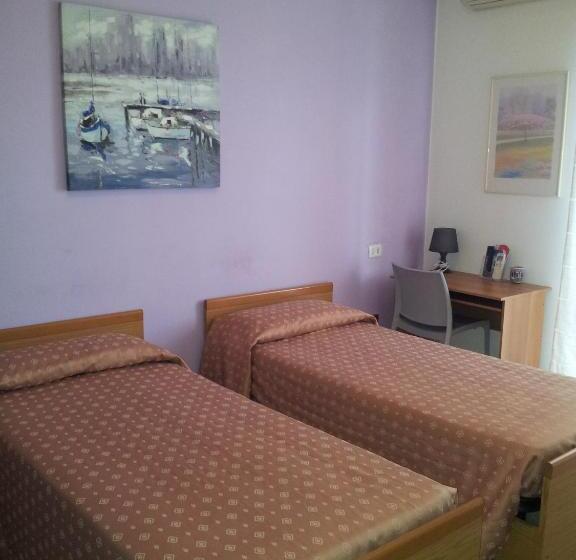 اتاق استاندارد با بالکن, Diavin