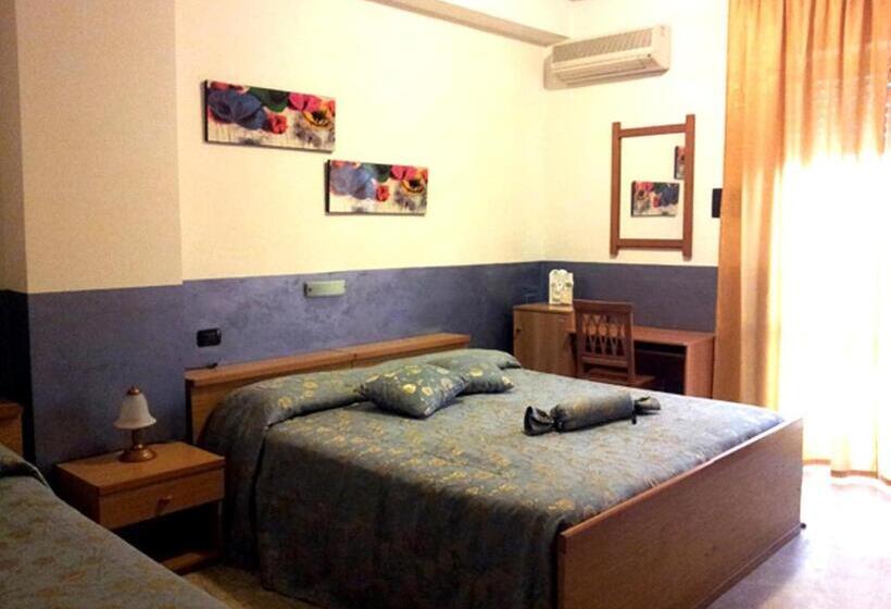 اتاق استاندارد سه تخته با بالکن, Diavin