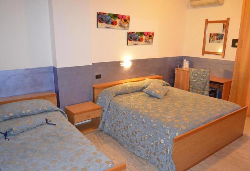 اتاق استاندارد سه تخته با بالکن, Diavin